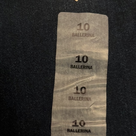 Old Navy pants - Picture 2 of 3